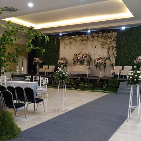 โรงแรมเมโซลี Kebumen ภายนอก รูปภาพ