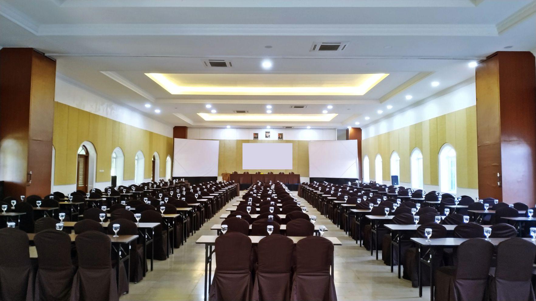 โรงแรมเมโซลี Kebumen ภายนอก รูปภาพ