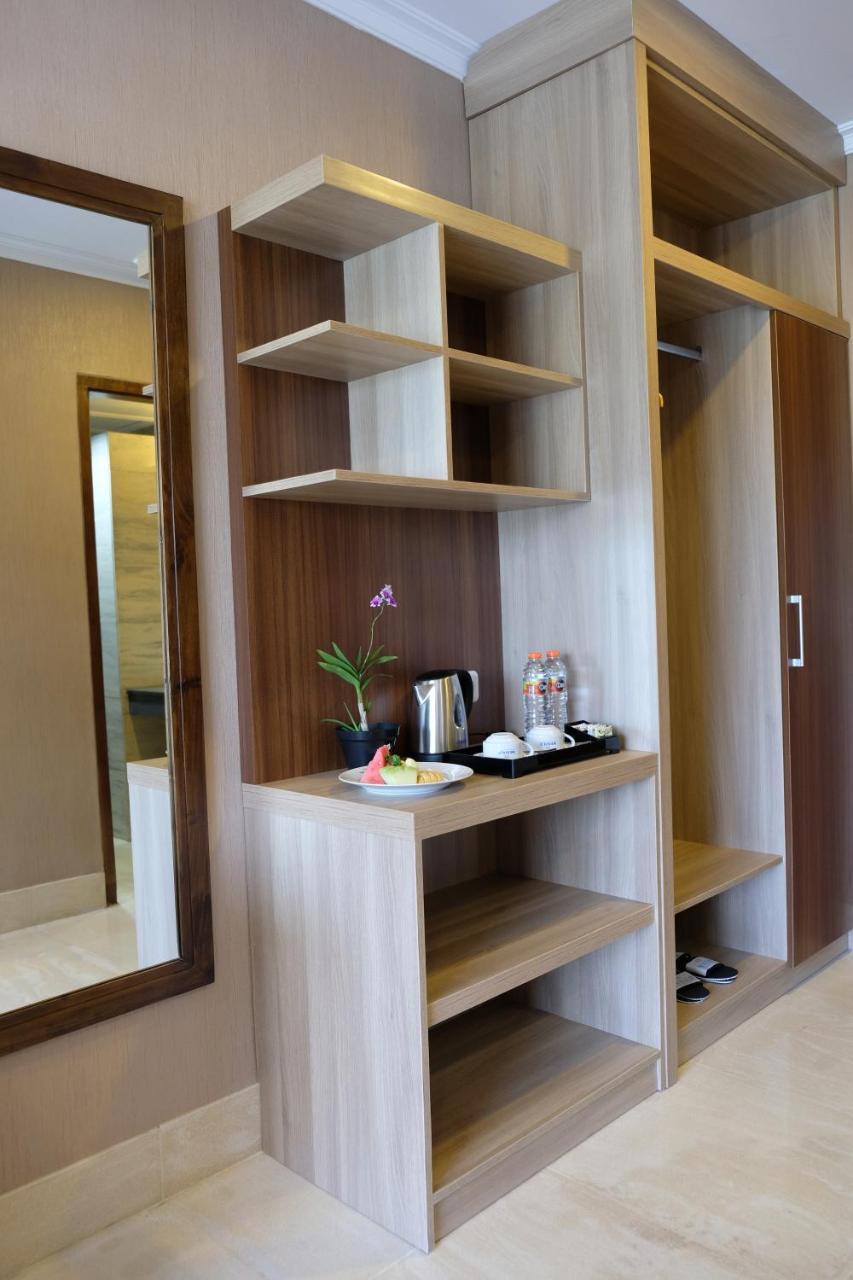 โรงแรมเมโซลี Kebumen ภายนอก รูปภาพ